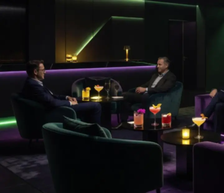 Hangulatos, sötét lounge tér esti esemény közben